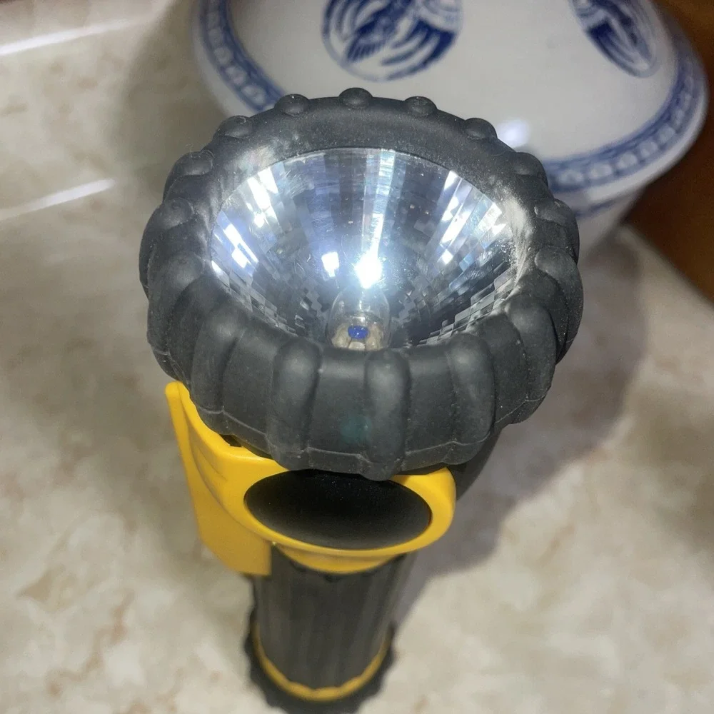 Rayovac Flashlight With Tilt Head.‎ - Tested Works Great